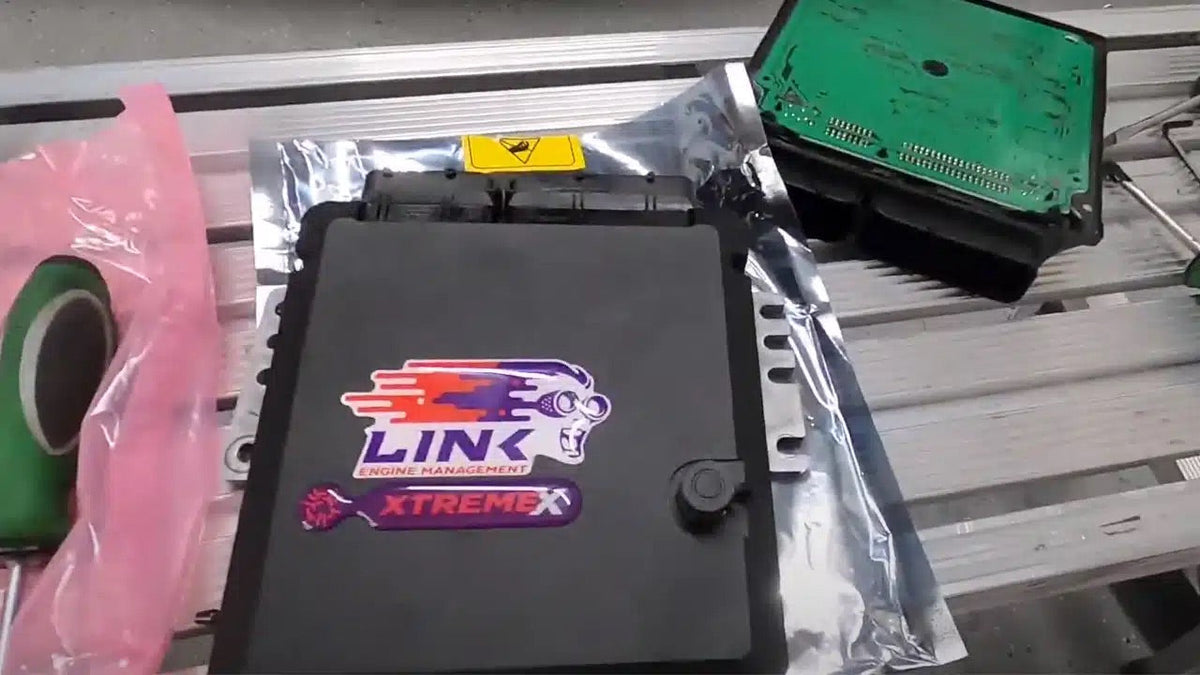 How to install a PlugIn ECU